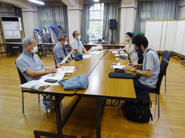 銅駝公園ソーラー安全灯の仕様検討の様子