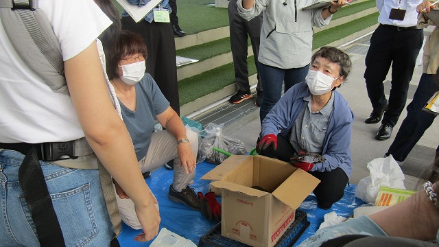 京都市小学校PTA連絡協議会西京東支部 段ボールコンポスト学習会