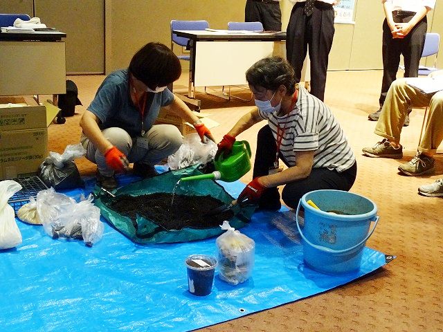 南区はぐくみネットワーク実行委員会 段ボールコンポスト学習会