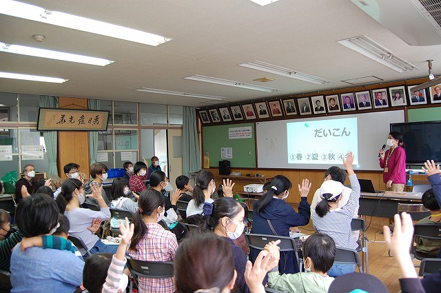 桃山小PTA家庭菜園学習会の様子