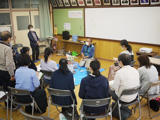 桃山小PTA家庭菜園学習会の様子