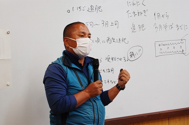 桃山小PTA家庭菜園学習会の様子