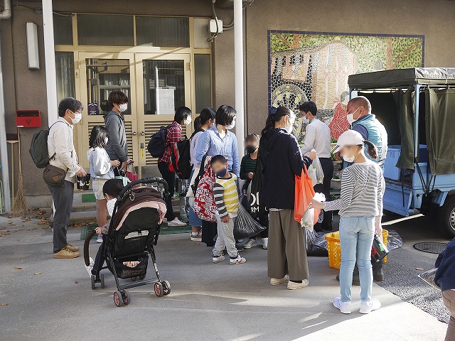 桃山小PTA家庭菜園学習会の様子