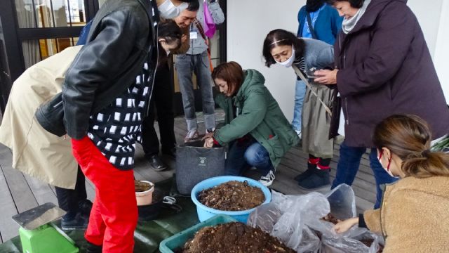 生ごみを捨てない暮らし。コンポストでおいしい野菜