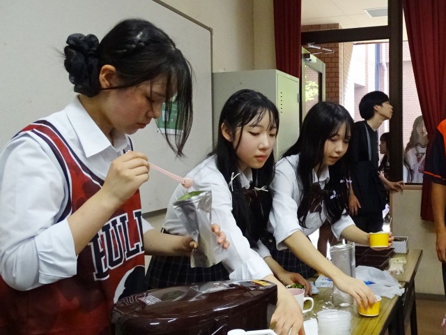 豊園学区・高校生エコ委員が学校文化祭で「フラワーロス」「食ロス」を発信