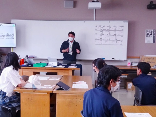 京都市立西京高等学校附属中学校×カードゲーム「脱炭素まちづくりカレッジ」