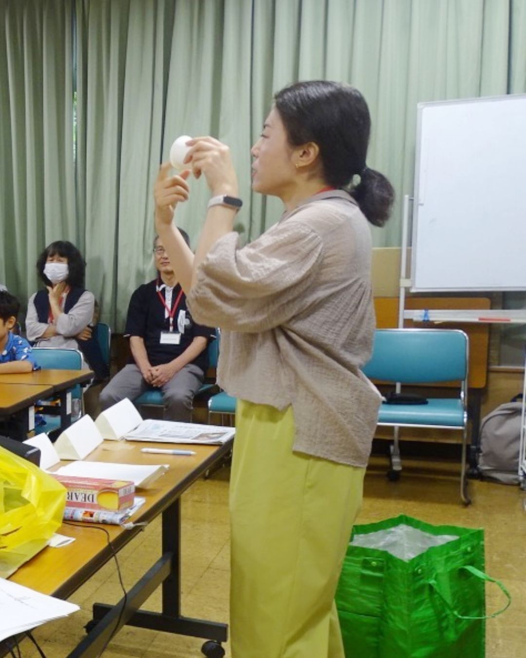 ももやま児童館で「ボールキャッチャー」をリユース工作