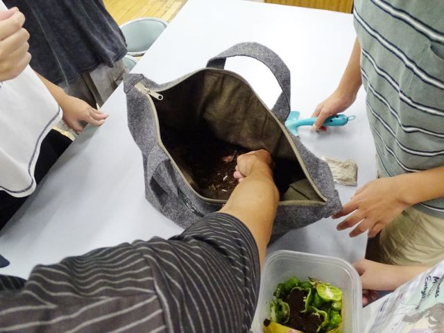 京都市立葵小学校×ごみカフェKYOTO「生ごみから美味しい野菜をつくるコンポスト」