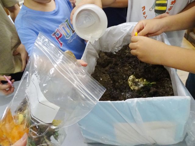 京都市立葵小学校×ごみカフェKYOTO「生ごみから美味しい野菜をつくるコンポスト」