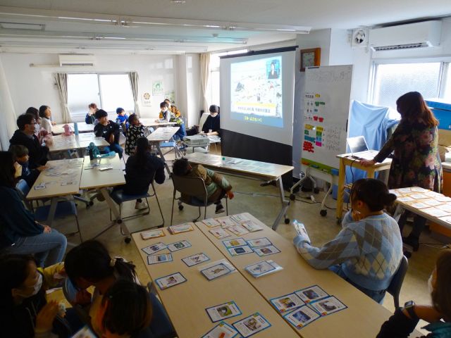 京都YWCAでカードゲーム「CHANGE FOR THE BLUE」